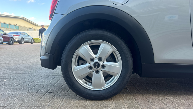 MINI Hatchback 1.5 Cooper Classic 3dr Auto Petrol Hatchback